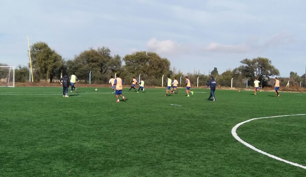 Sin Marcos Fernández, el Juve puntano volvió a entrenar