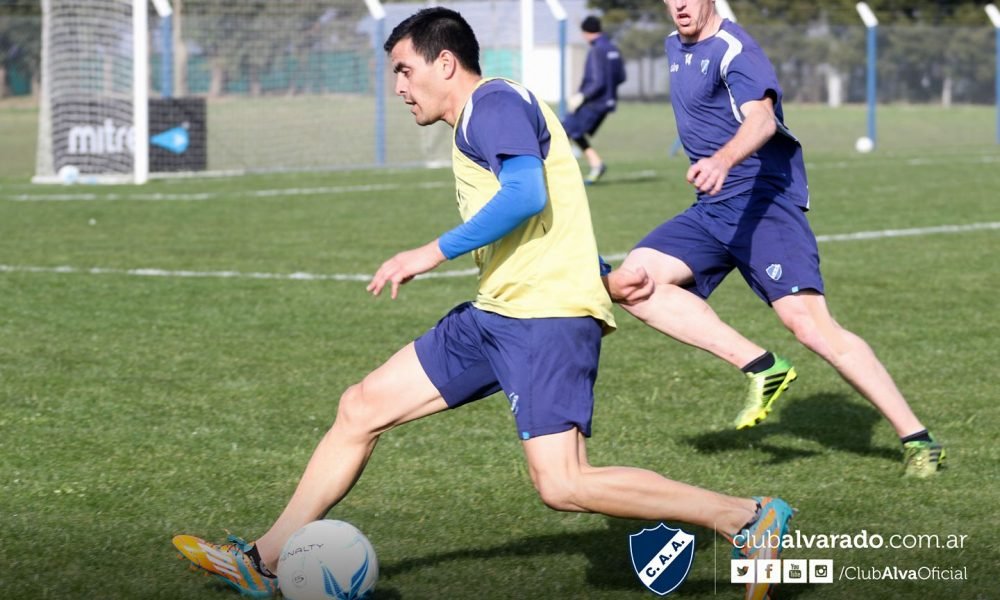 Ceballos acordó su renovación con Alvarado