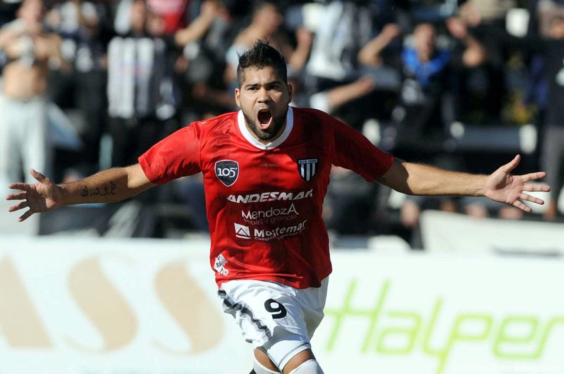 Ferro y un primer refuerzo de renombre