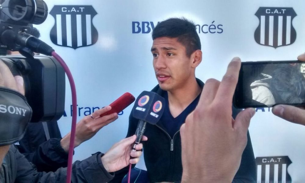 Kruspzky jugará en el Tiburón