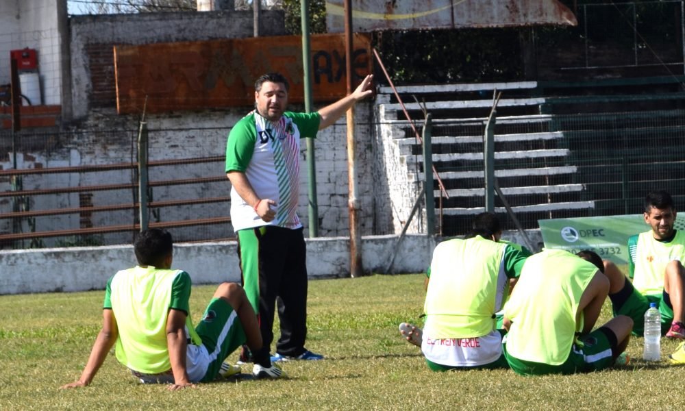 Ferroviario busca sus once para el debut