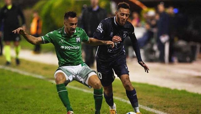 Brown derrotó a Ferro y alimenta su ilusión