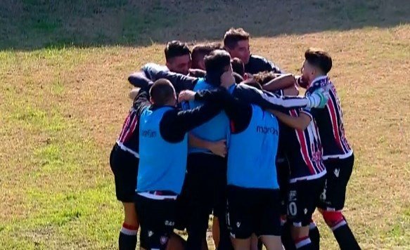 Chacarita venció a Los Andes y alcanzó a Guillermo Brown