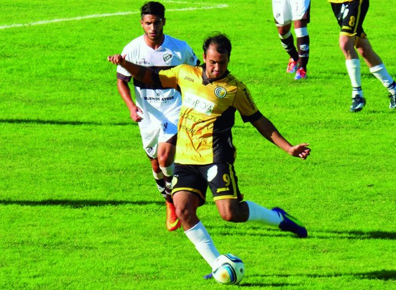 Douglas sumó a González y Ameli