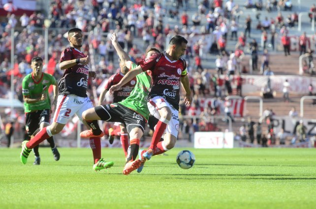 Maipú y Huracán empataron sin goles, abriendo la primera fecha del torneo