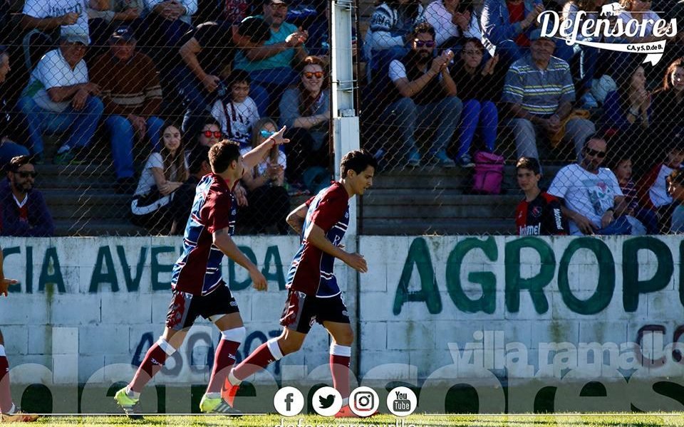 Defensores bajó a Atlético Paraná en el debut