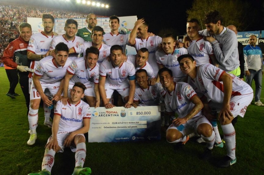 Un penal de Abila le dio el triunfo a Huracán ante Colón