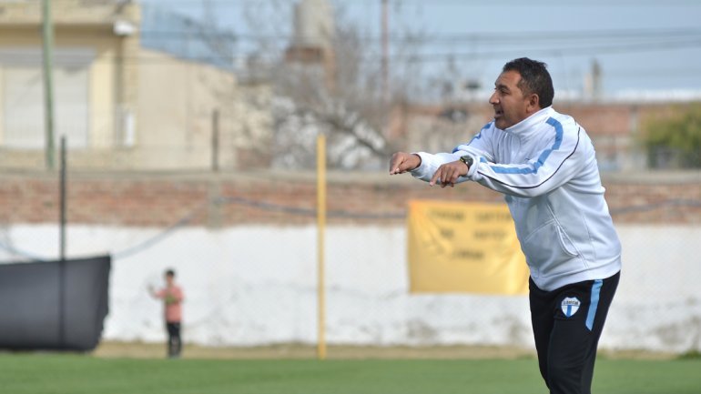 El Chala Parra dejó de ser el entrenador de La Amistad
