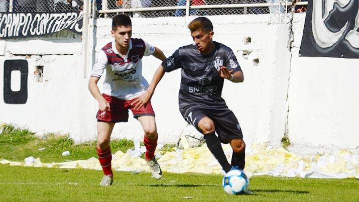 Douglas, que debuta ante su gente, espera por Libertad