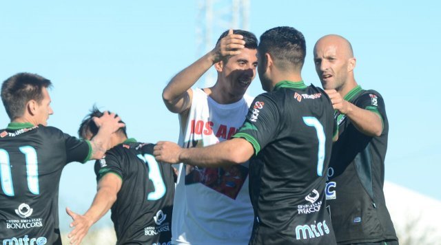 Villa Mitre arrancó con el pie derecho