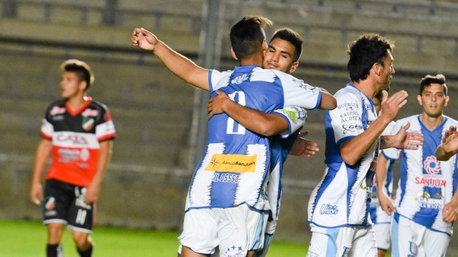 Unión le ganó a Deportivo Maipú en el Bicentenario y se prende arriba