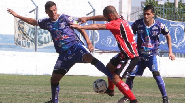 Unión de Villa Krause repartieron puntos con Huracán Las Heras en el debut de Reggi