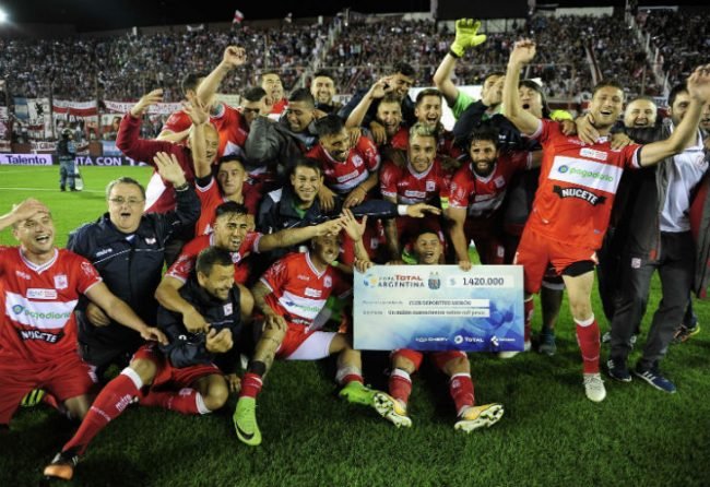 Morón dio otro batacazo y jugará ante River