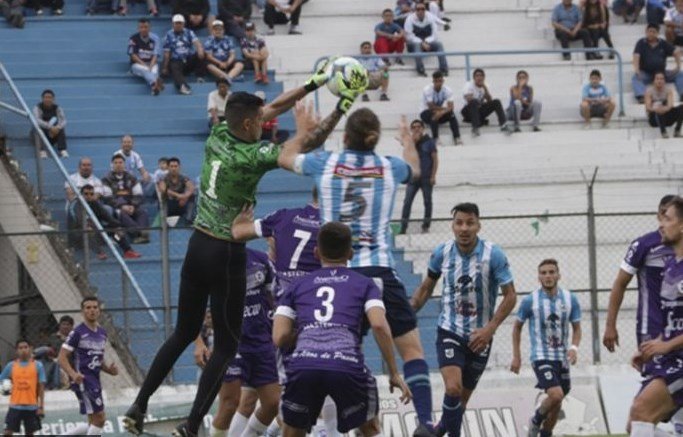 Gimnasia perdió con Villa Dalmine y dio un paso atrás en su ilusión