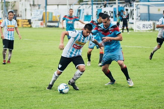 Juventud no bajó los brazos y pudo rescatar un empate sobre el final