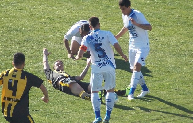 Otra dura derrota del Aurinegro