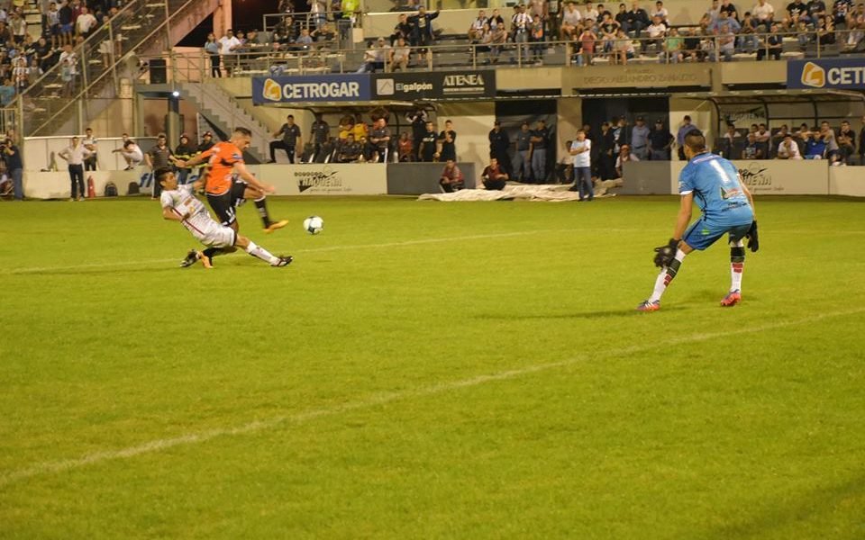 Con un golazo de Rodríguez, el Albinegro volvió a la victoria