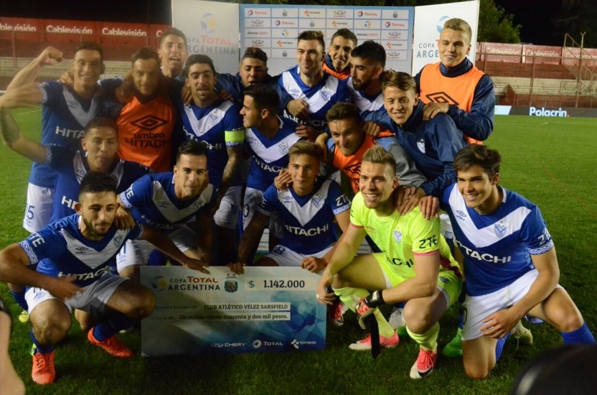 Vélez eliminó por penales a Huracán y se metió en Cuartos de Final