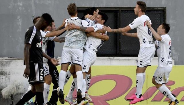 Quilmes se quedó con el triunfo ante Riestra