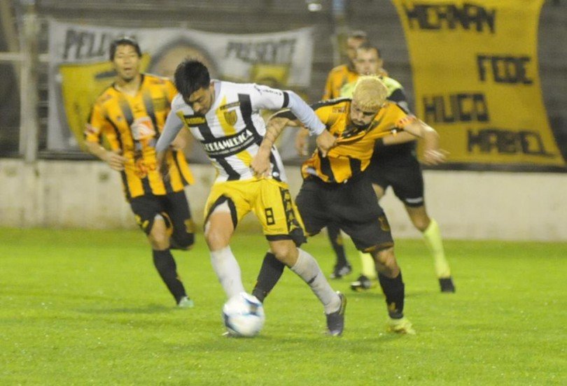Santamarina no conservó la ventaja y terminó dejando dos puntos en el final