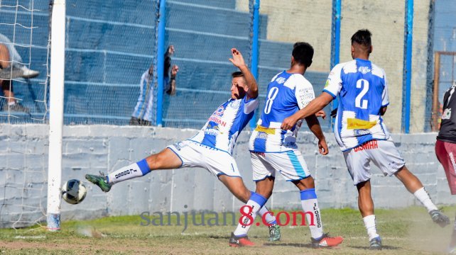 Unión de Villa Krause derrotó a Aconquija y mantiene las chances de clasificarse