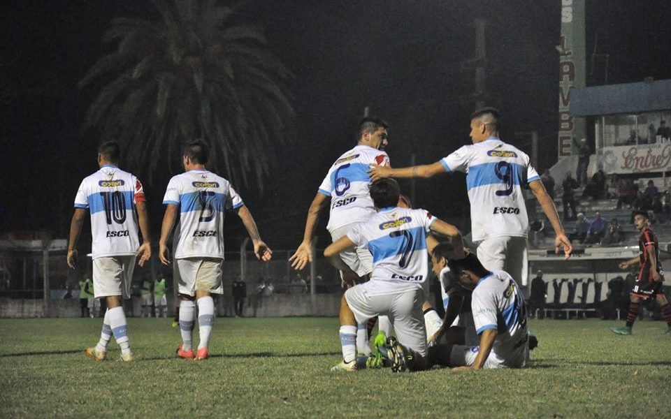 Gimnasia le ganó un partidazo a Douglas y está en zona de clasificación