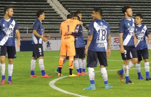 Alvarado ganó, gustó, goleó y volvió a la punta