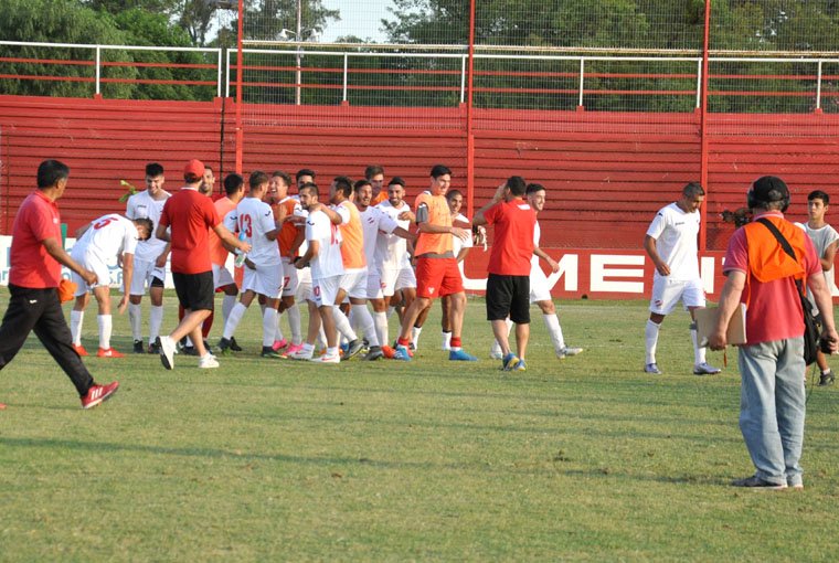 El Rojo Neuquino lastimó a Rivadavia