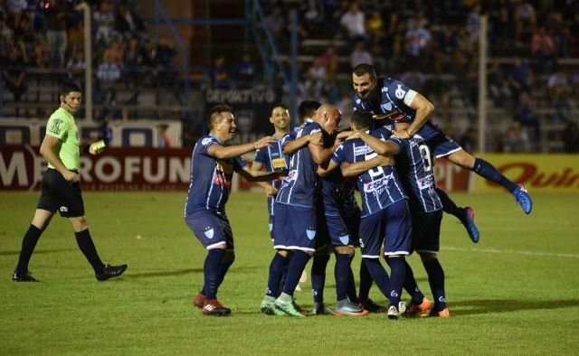 Juventud tuvo una noche iluminada y derrotó a All Boys