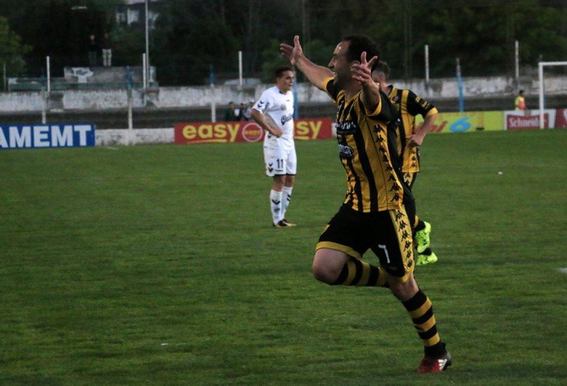 Santamarina fue mejor y se anotó otra victoria para el recuerdo
