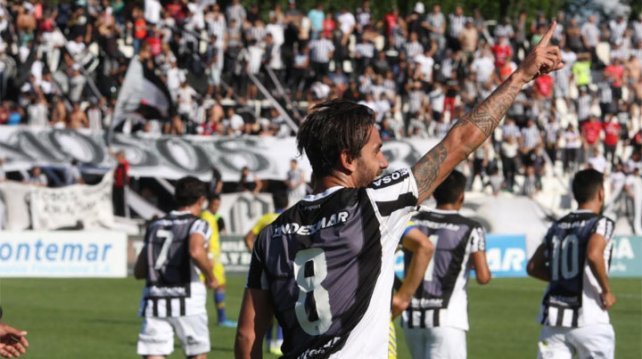 Gimnasia derrotó a Juventud Unida y aseguró el primer lugar en el grupo