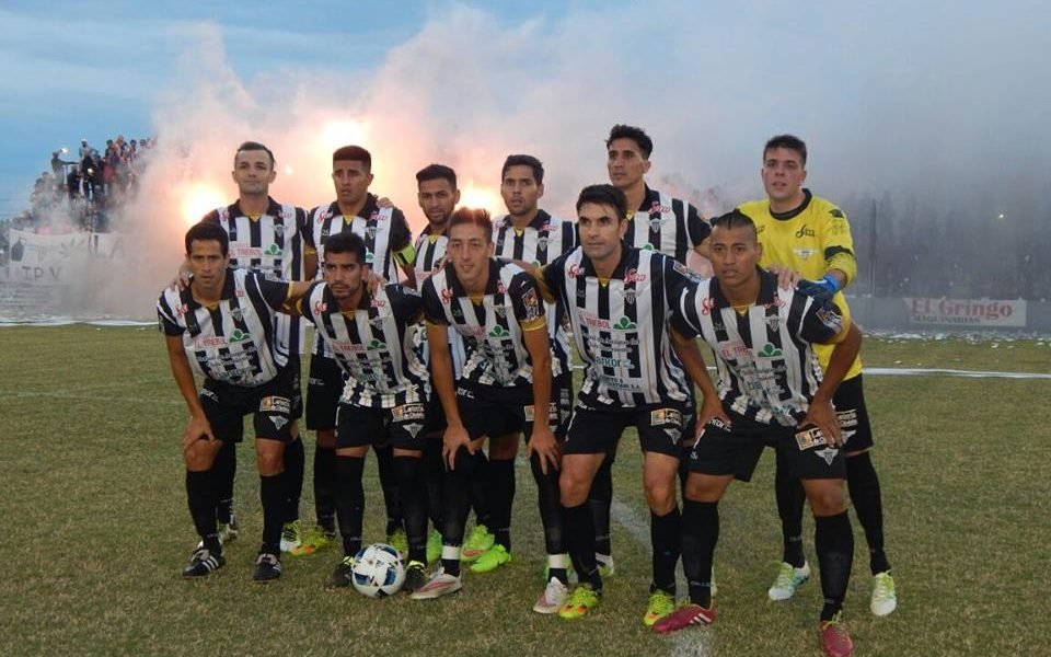 Sarmiento le ganó a Racing la primera semifinal