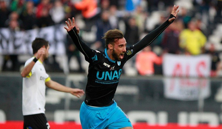 Tomás Charles llega a Boca Unidos