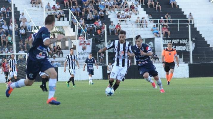 El Ferroviario goleó a Gimnasia y aseguró la clasificación