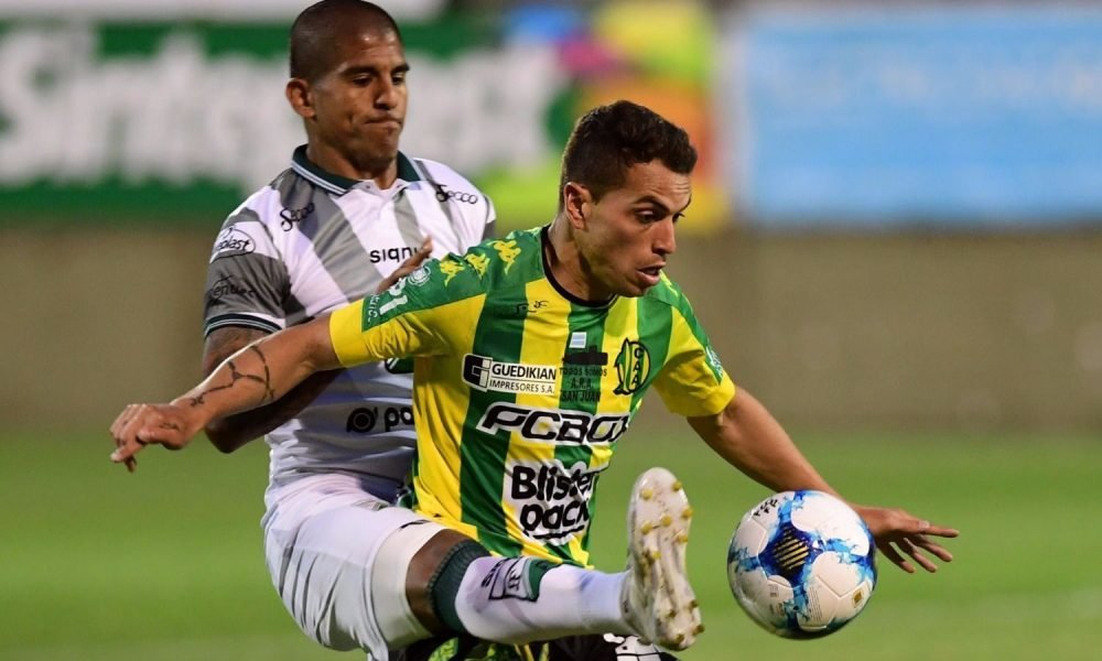Aldosivi superó a Ferro y alcanzó la punta