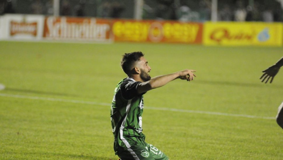 Sarmiento cerró el año con una goleada