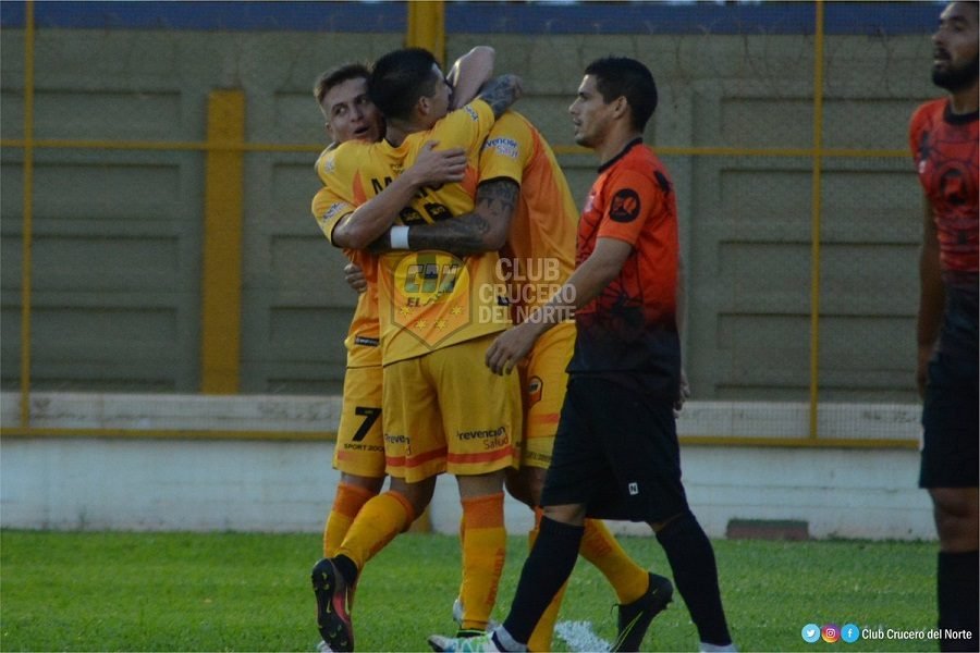 Crucero venció a Sportivo Patria y quedó a un paso de asegurar la clasificación