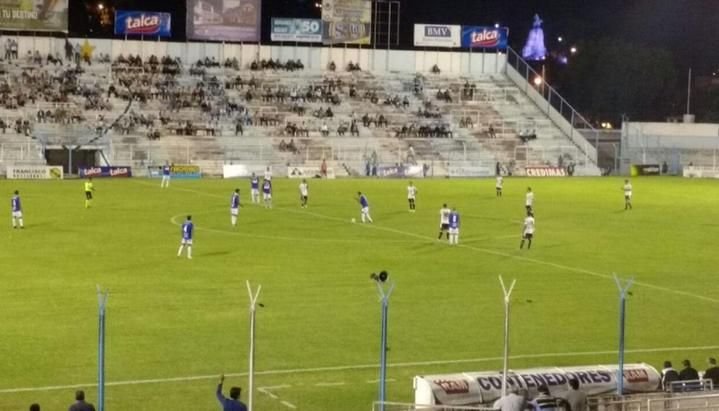 For Ever trepó al segundo puesto y el Albo está obligado a ganar
