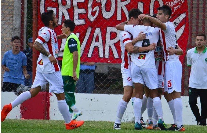 Con mucha actitud, el Rojo Neuquino goleó al puntero
