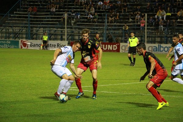 Juventud venció a Boca Unidos, lidera la B Nacional y se clasificó a la Copa Argentina