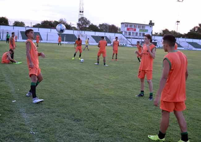 Ferro busca seguir con vida en la Copa ante Independiente