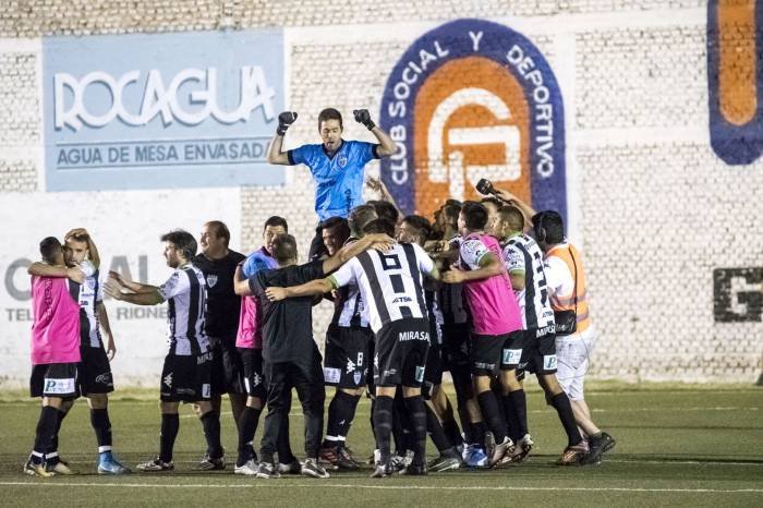 En los penales, el «naranja» se quedó sin Copa