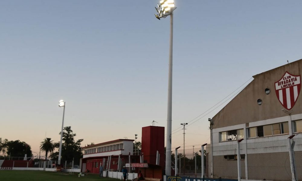 Rivadavia estrenó iluminación en El Coliseo