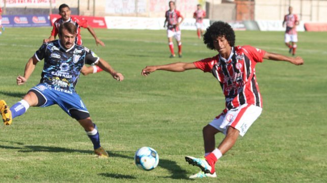 Huracán Las Heras y Unión Villa Krause empataron sin goles