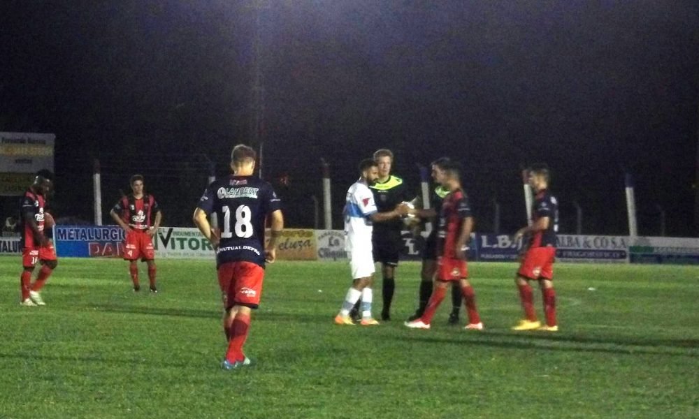 Depro y Gimnasia igualaron en un entretenido juego