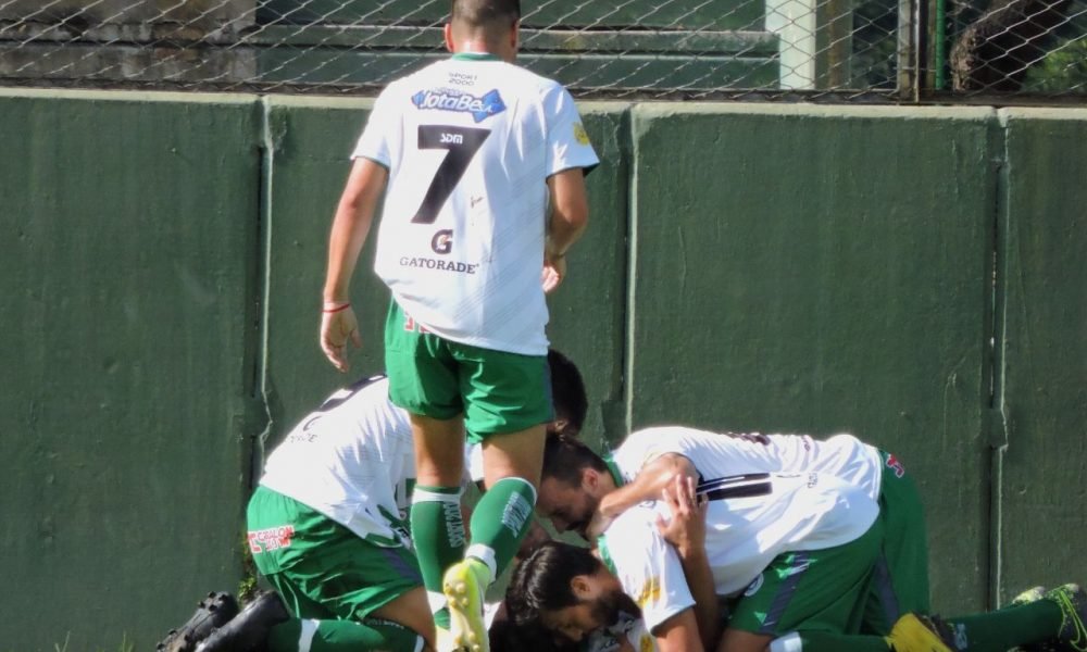 El Santo volvió a caer y cedió la cima ante Mandiyú