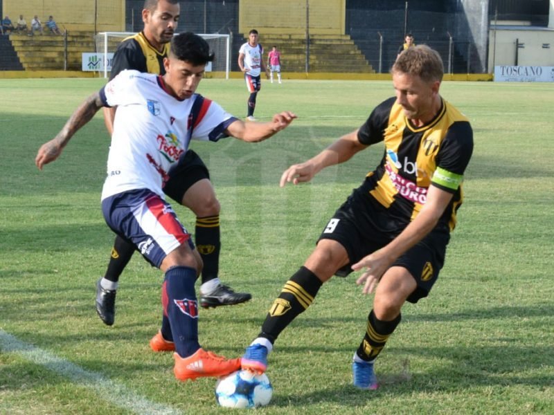 Libertad perdonó y empató con el Depro