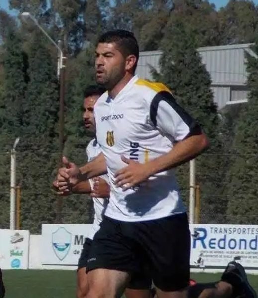 Tremendo gol desde media cancha en Puerto Madryn