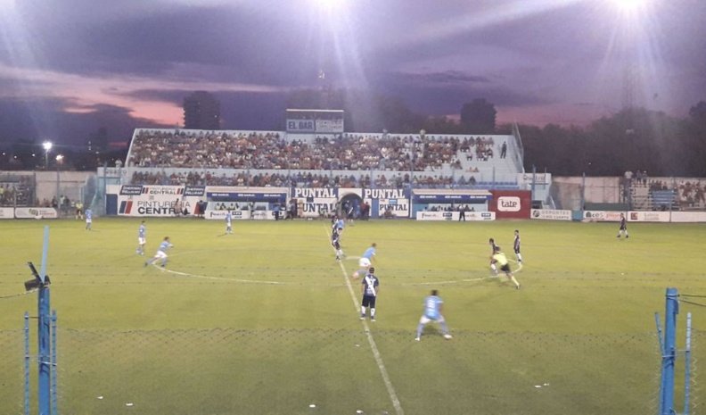 Estudiantes le ganó a Alvarado y es el único líder de la zona A