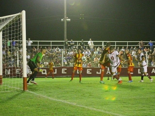 Defensores salvó la ropa en el final